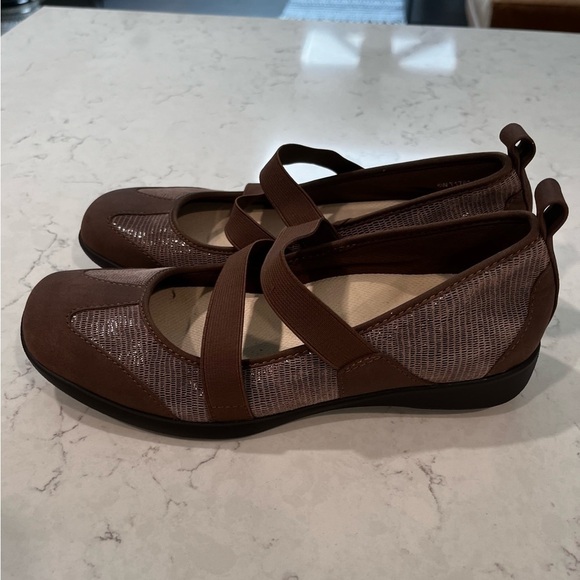 TROTTERS Josie Mary Jane Ballet Flats Size 6 Wide - Picture 6 of 13